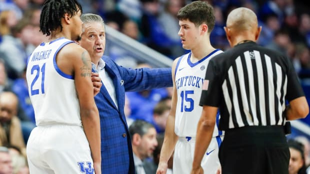 Kentucky men's basketball head coach John Calipari talks with Kentucky Wildcats guard Reed Sheppard (15) and Kentucky Wildcats guard D.J. Wagner (21) during the team's win over Illinois State. Dec. 29, 2023